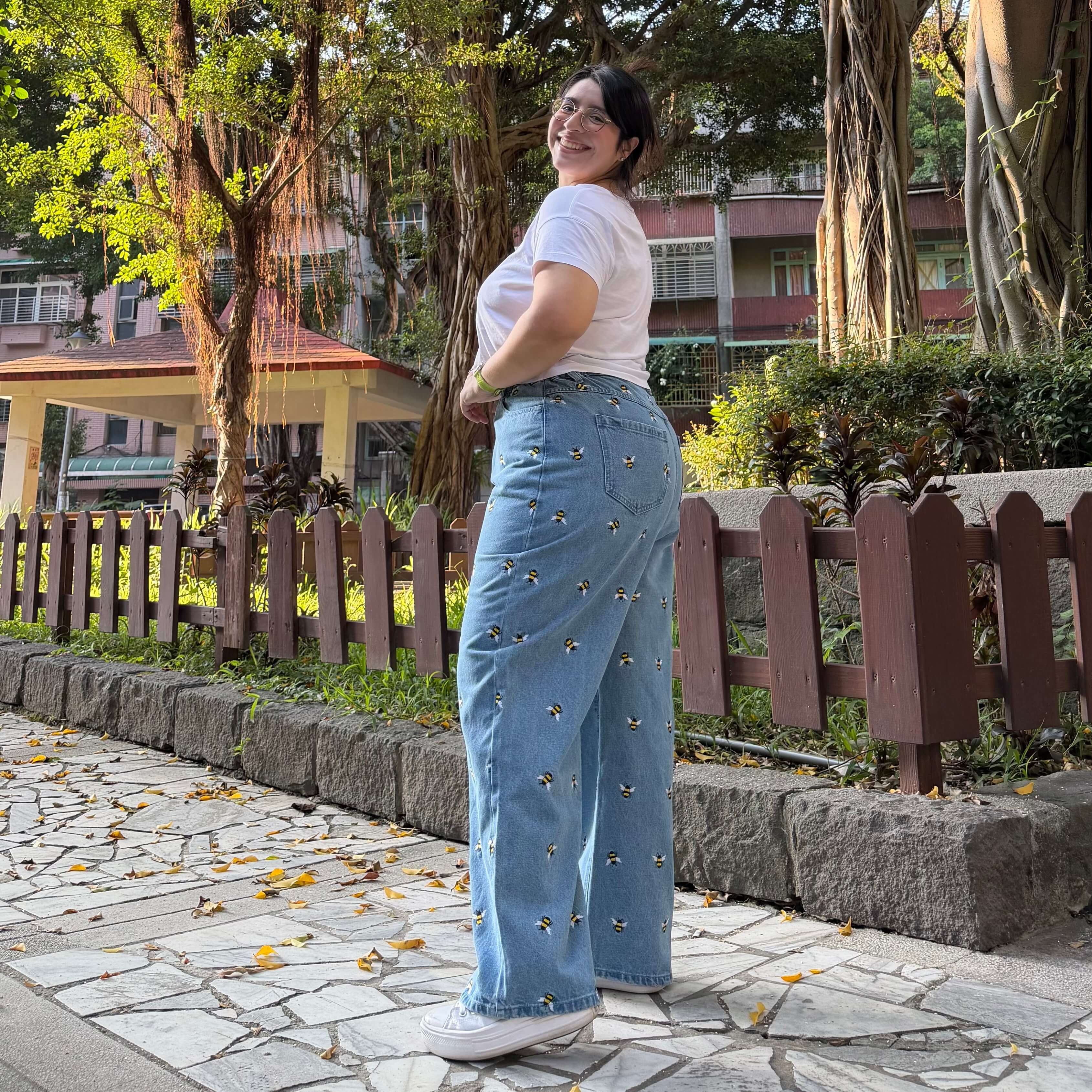 29" Inseam Jeans - Light Wash with Bees